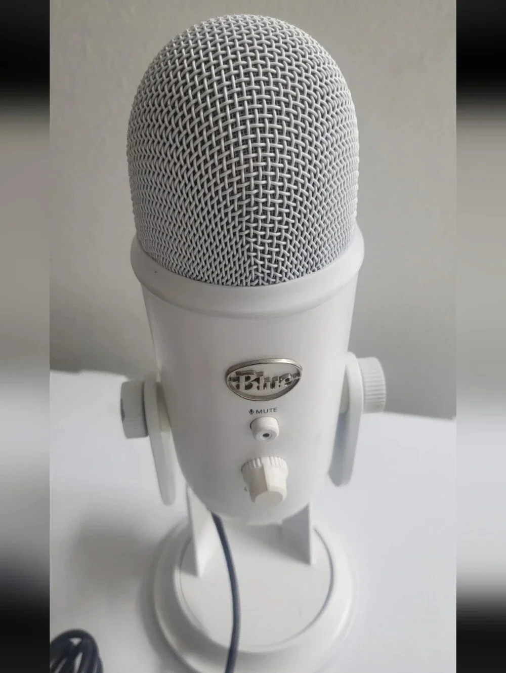 Blue Yeti USB Condenser Microphone Whiteout Edition w/ Pop Filter Tested Works